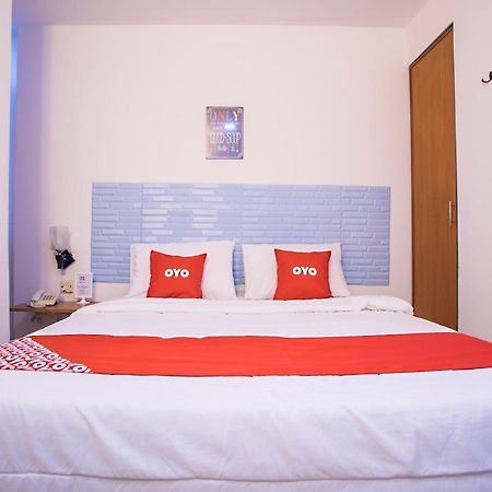 Oyo 43963 T Signature Hotel Петалинг-Джая Экстерьер фото