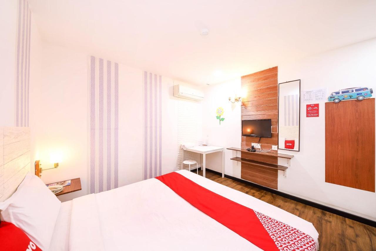 Oyo 43963 T Signature Hotel Петалинг-Джая Экстерьер фото