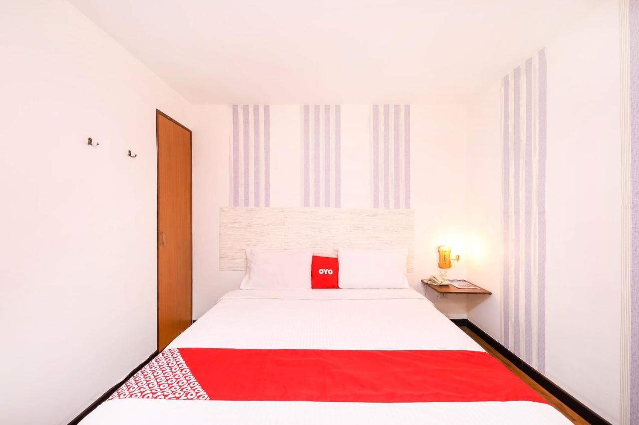 Oyo 43963 T Signature Hotel Петалинг-Джая Экстерьер фото